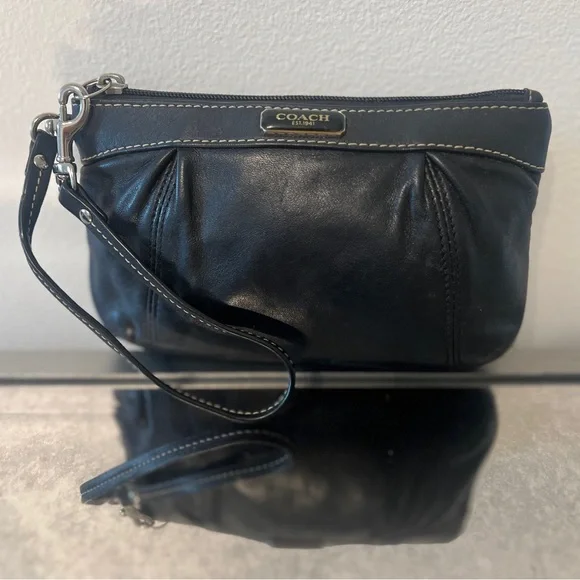 Coach 🖤 black leather wristlet - wallet - clutch - vintage - Picture 2 of 8